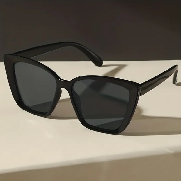 Luxe tortoiseshell cat eye sunglasses - Picture 2 of 11